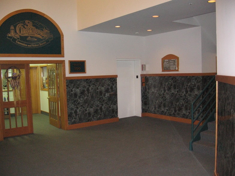 311 N 2nd St, St Charles, IL for lease - Interior Photo - Image 2 of 3