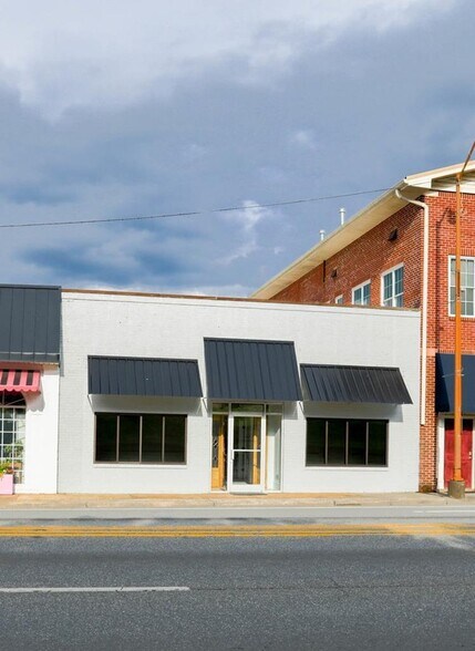 122 N 3rd Ave, Chatsworth, GA à louer - Photo du bâtiment - Image 2 de 23