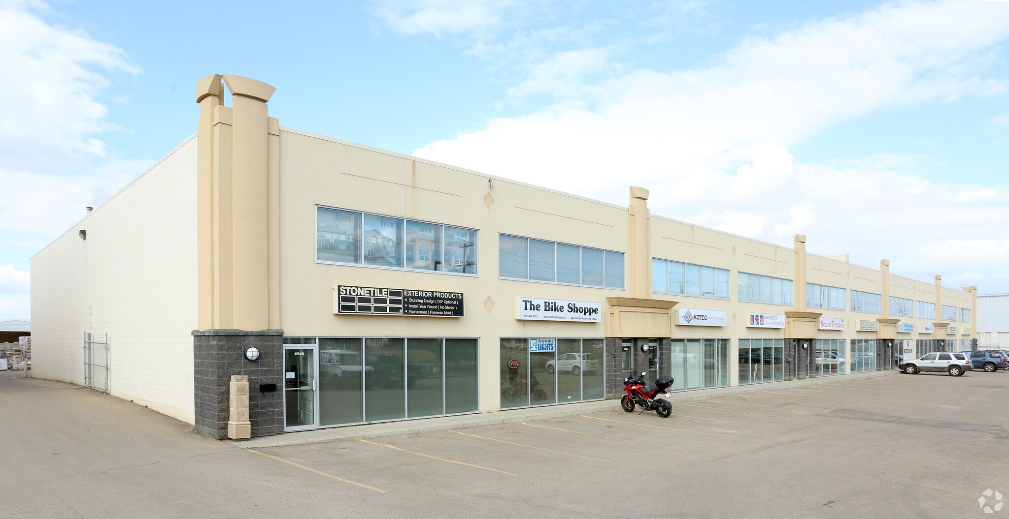6912-6928 68th Ave NW, Edmonton, AB for sale Primary Photo- Image 1 of 1