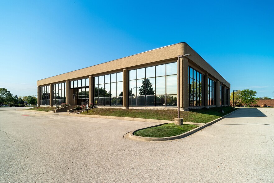 48 W Seegers Rd, Arlington Heights, IL à louer - Photo du bâtiment - Image 1 de 5
