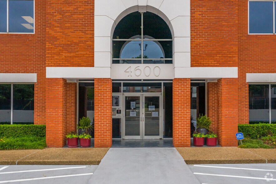 4600 Greenville Ave, Dallas, TX à louer - Photo du bâtiment - Image 3 de 4