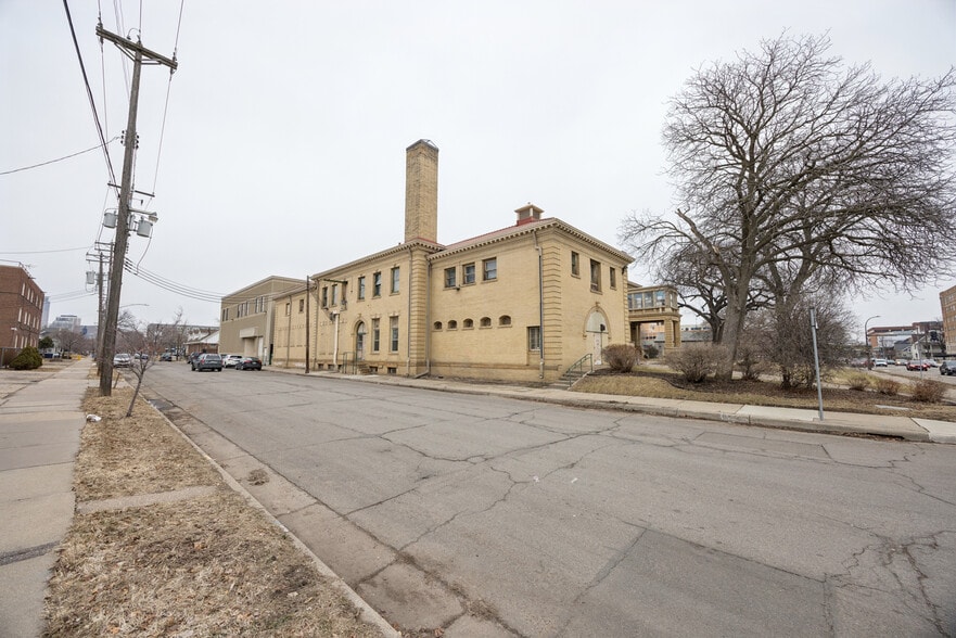 2540 Park Ave, Minneapolis, MN for sale - Building Photo - Image 2 of 24