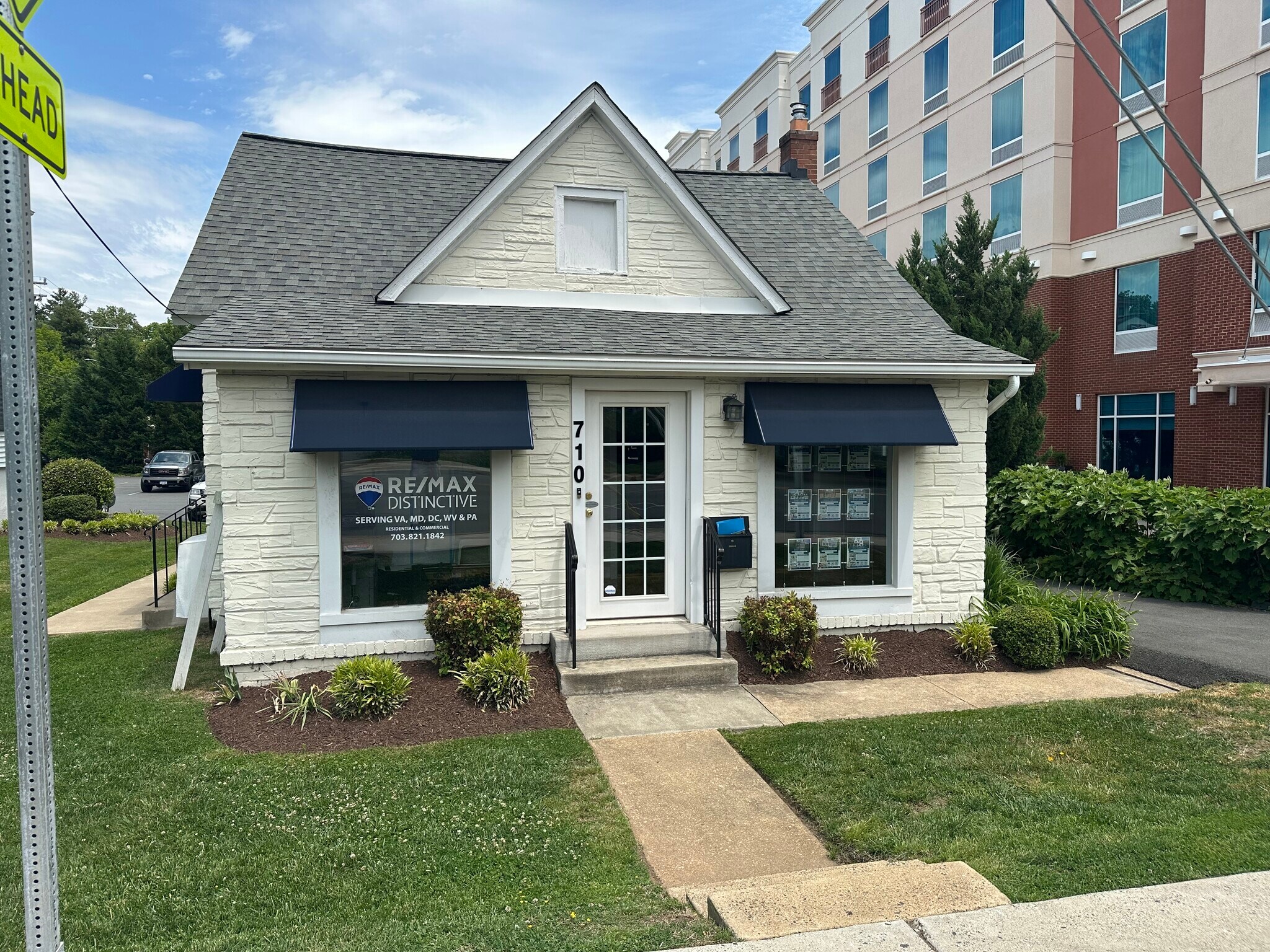 710 W Broad St, Falls Church, VA à louer Photo du bâtiment- Image 1 de 7