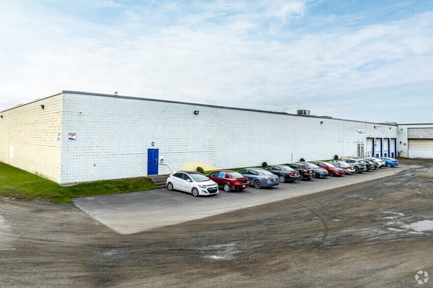 325 Rue Christine, Saint-jean-sur-richelieu, QC for sale - Building Photo - Image 1 of 1