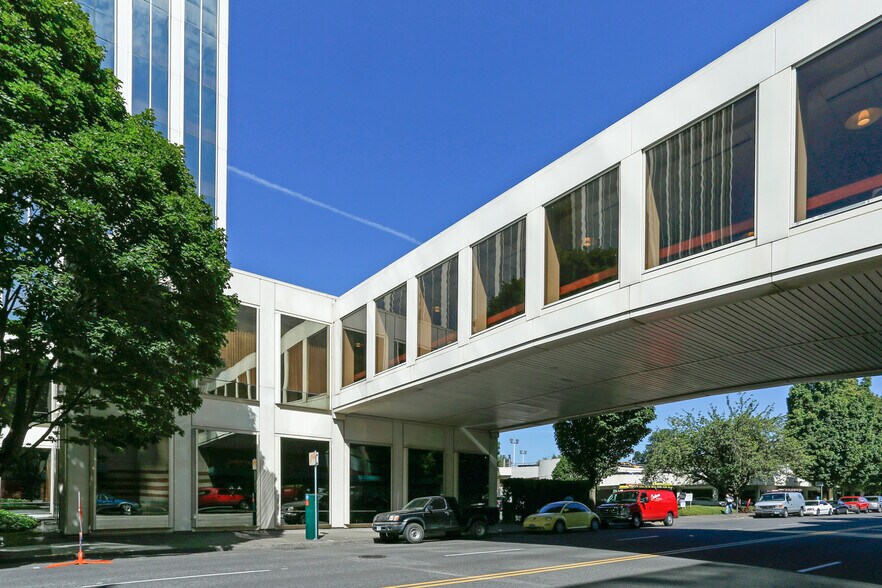 825 NE Multnomah St, Portland, OR à louer - Photo du bâtiment - Image 3 de 5