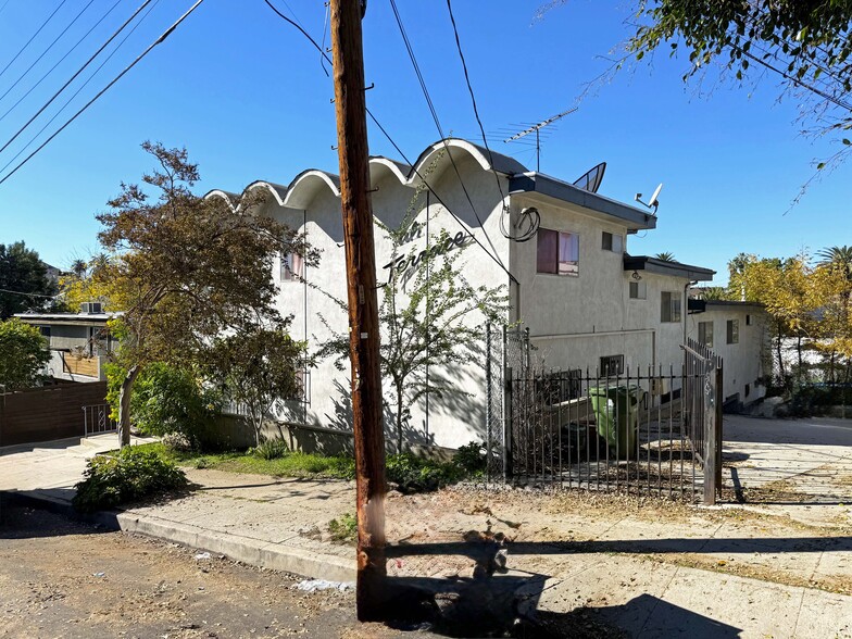 1331 Sutherland St, Los Angeles, CA à vendre - Photo du bâtiment - Image 3 de 9