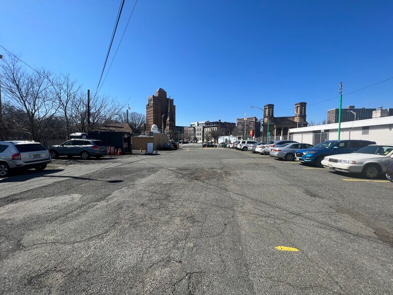 1042-1044 Broad St, Newark, NJ à louer - Photo du bâtiment - Image 3 de 3