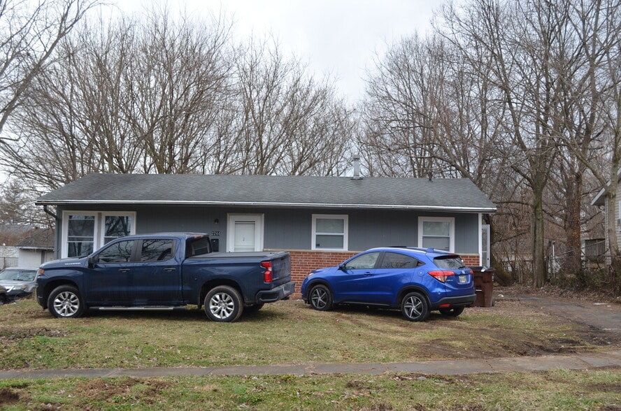 2244 Miles Rd, Cincinnati, OH à vendre - Photo principale - Image 1 de 1