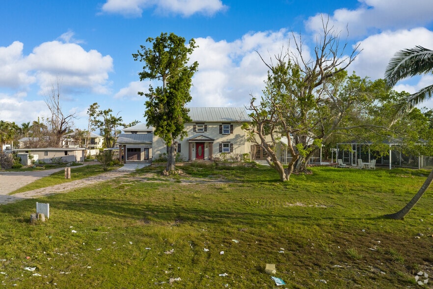 175 Bahia Via, Fort Myers, FL for sale - Building Photo - Image 3 of 20