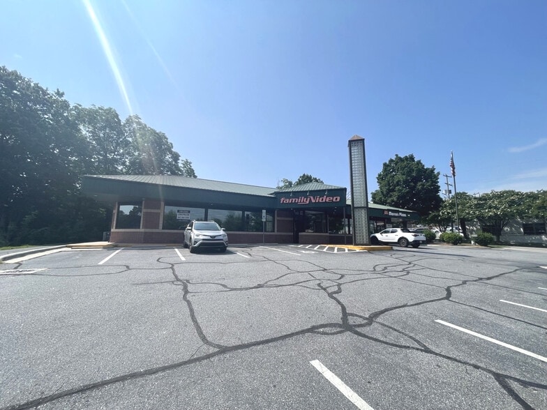 200 E Front St, Statesville, NC for lease - Building Photo - Image 3 of 4