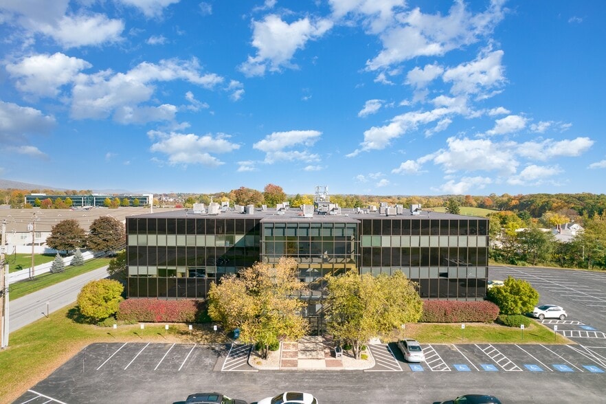 3605 Vartan Way, Harrisburg, PA à louer - Photo du bâtiment - Image 2 de 14