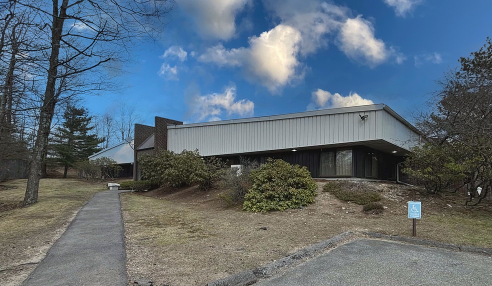 130 Goddard Memorial Dr, Worcester, MA for sale - Building Photo - Image 1 of 8
