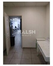Retail in Lyon for lease Interior Photo- Image 2 of 13