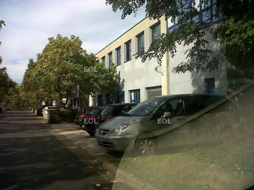 Flex in Croissy-Beaubourg for sale Building Photo- Image 1 of 12