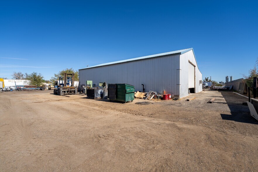 42622 3rd St E, Lancaster, CA à vendre - Photo du bâtiment - Image 3 de 18