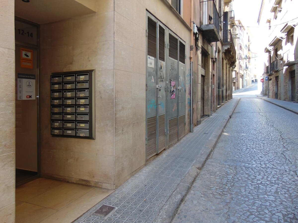 Manresa, BAR 08241 - Unit - - - Interior Photo - Image 2 of 7