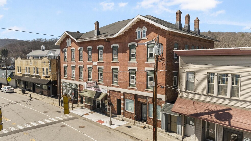 66 Main St, Thomaston, CT for lease - Building Photo - Image 2 of 6