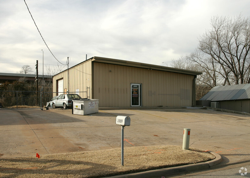 2009 S Santa Fe Ave, Oklahoma City, OK for lease - Building Photo - Image 2 of 19