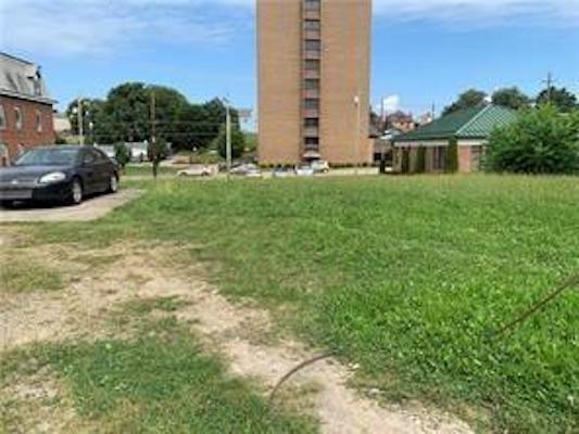 125 Peach St, Connellsville, PA à vendre - Photo du bâtiment - Image 2 de 4