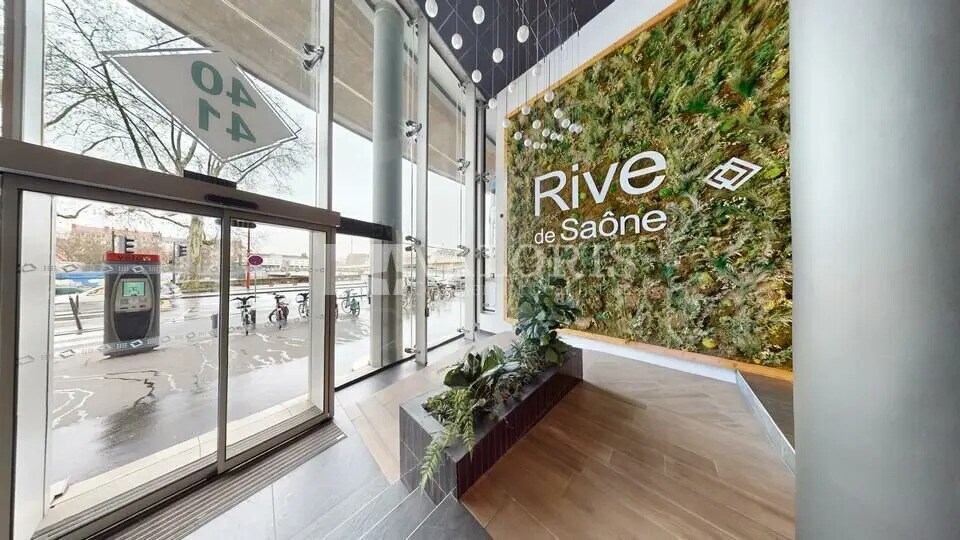 Office in Lyon for sale - Lobby - Image 1 of 9