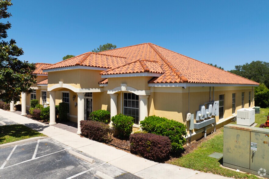 1070-1072 E Brandon Blvd, Brandon, FL à louer - Photo principale - Image 1 de 23