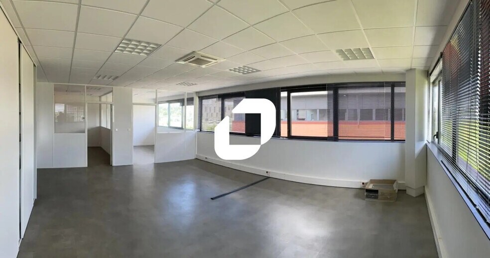 13 Rue Marie Marvingt, Reims for sale - Building Photo - Image 2 of 10