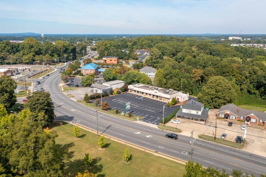 916 S New Hope Rd, Gastonia, NC à louer - Photo du bâtiment - Image 2 de 3