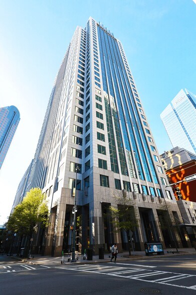 401 S Tryon St, Charlotte, NC à louer - Photo du bâtiment - Image 1 de 8