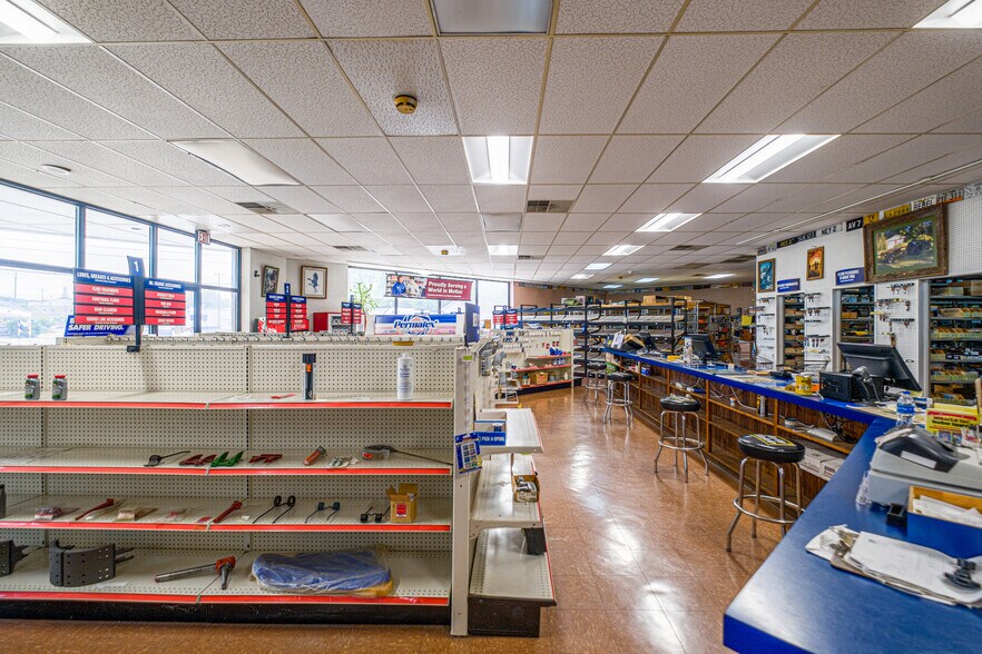 100 Hopkinsville St, Russellville, KY à vendre - Photo intérieure - Image 2 de 46