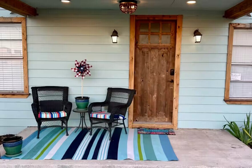 747 Oasis St, New Braunfels, TX à vendre - Photo du bâtiment - Image 1 de 1