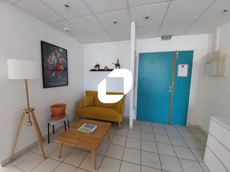 3 Avenue Du 8 Mai 1945, Échirolles for lease - Interior Photo - Image 2 of 18