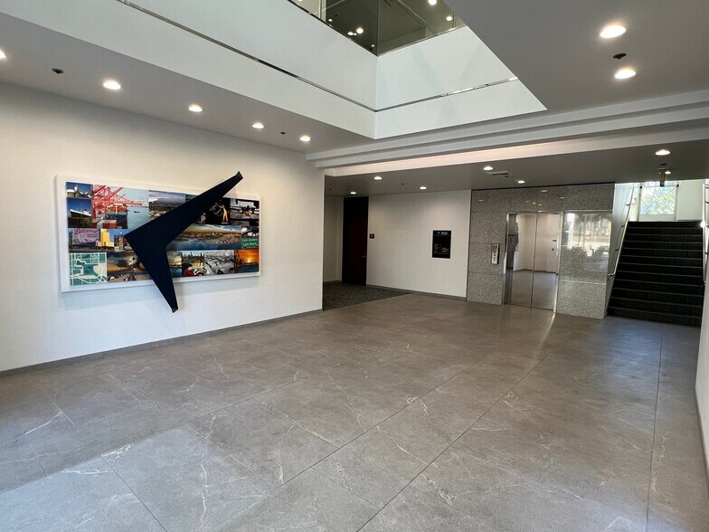 3950 Paramount Blvd, Lakewood, CA à louer - Photo intérieure - Image 2 de 14