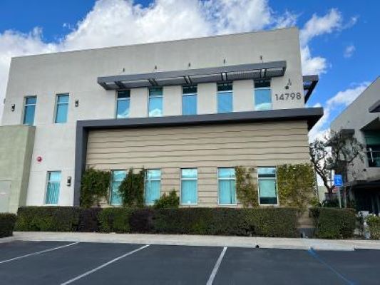 14798 Pipeline Ave, Chino Hills, CA à louer Photo du bâtiment- Image 1 de 13