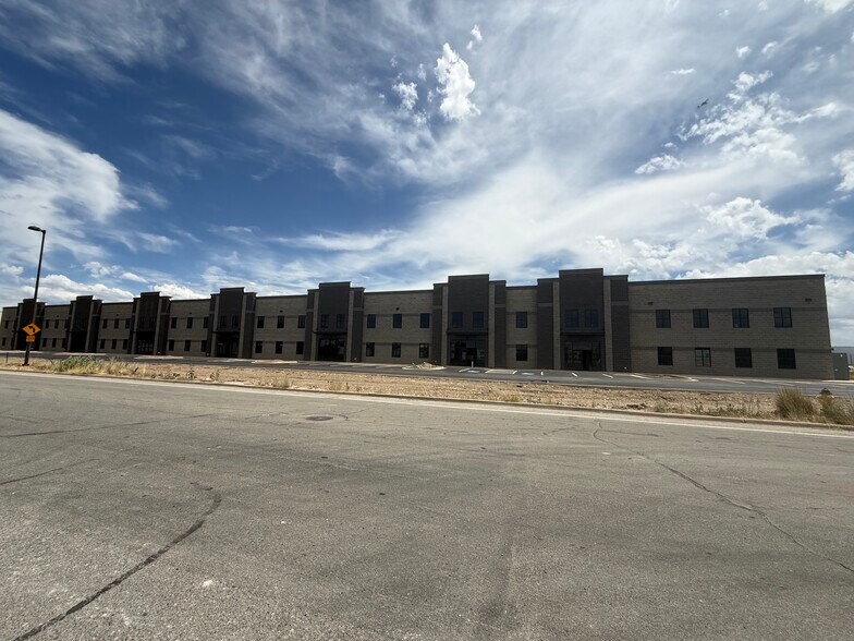 160 Apollo rd, Salt Lake City, UT à louer - Photo du bâtiment - Image 3 de 10
