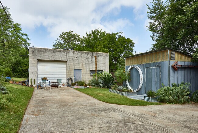 More details for 2003 Brundrette, Dallas, TX - Industrial for Lease