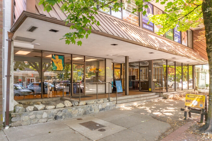 132 14th St E, North Vancouver, BC for sale - Building Photo - Image 2 of 3