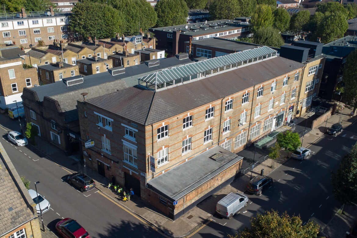 9-15 Elthorne Rd, Londres à louer Photo du bâtiment- Image 1 de 6