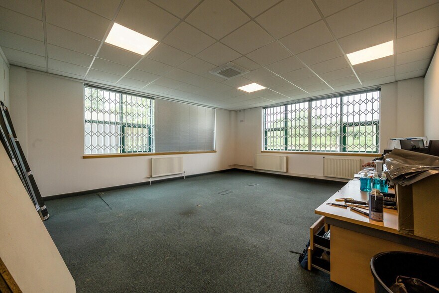 750-790 Mandarin Ct, Warrington à louer - Photo du bâtiment - Image 2 de 8