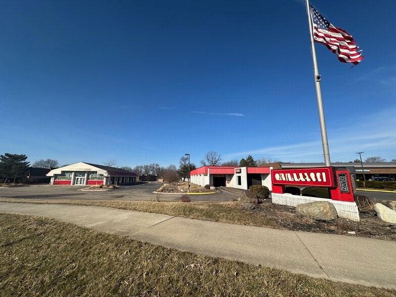 1930 W Grand River Ave, Okemos, MI for sale - Building Photo - Image 2 of 10