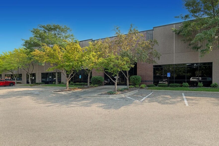 1800 Cliff Rd E, Burnsville, MN for lease - Building Photo - Image 2 of 13