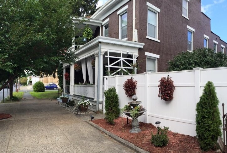 562 5th Ave, Troy, NY à louer - Photo principale - Image 1 de 64