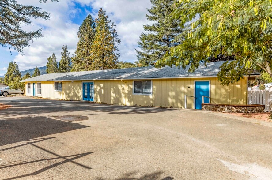 18248 Redwood Hwy, Selma, OR à vendre - Photo du bâtiment - Image 3 de 44