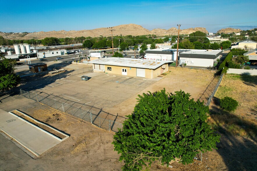 15691 1st St, Victorville, CA à louer - Photo du bâtiment - Image 2 de 9