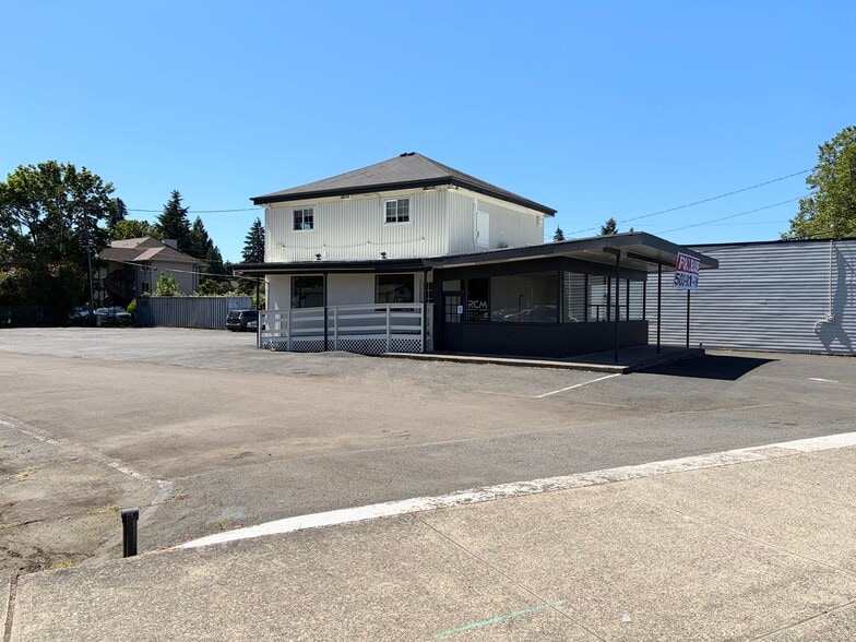 20105 McLoughlin Blvd, Gladstone, OR for lease - Building Photo - Image 2 of 23