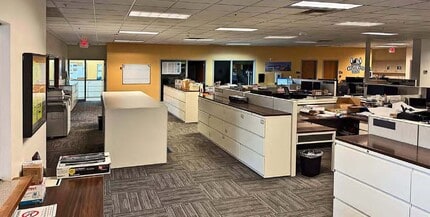 17295 Foltz Industrial Pky, Strongsville, OH for lease Building Photo- Image 2 of 16