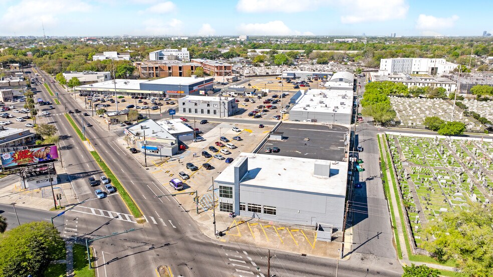 3043-3073 Gentilly Blvd, New Orleans, LA à louer - Photo du bâtiment - Image 2 de 19