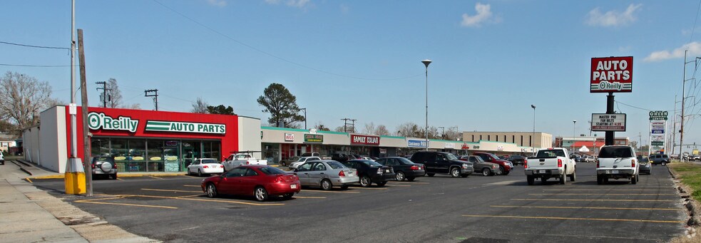 7807-7945 Airline Dr, Metairie, LA for lease - Building Photo - Image 1 of 4