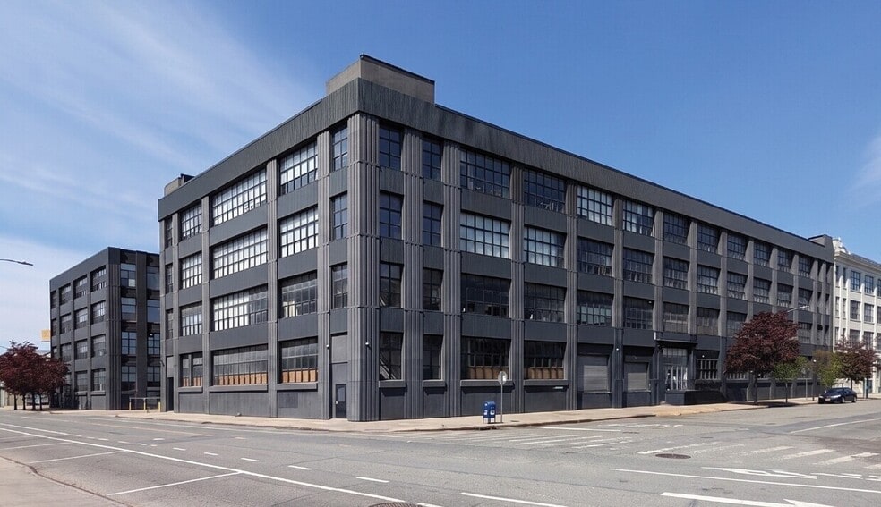 47-32 Austell Pl, Long Island City, NY for lease - Building Photo - Image 2 of 8