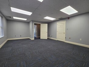 2027 Broadway St, Cape Girardeau, MO for lease Interior Photo- Image 2 of 10