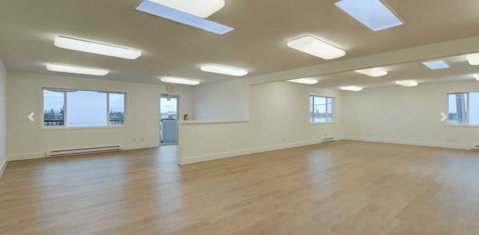 734 Aldebury St, Victoria, BC for lease - Interior Photo - Image 2 of 3